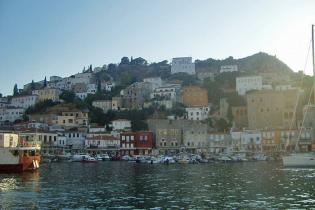Sailing in Hydra Island