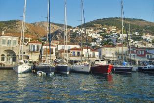 Sailing in Hydra Island