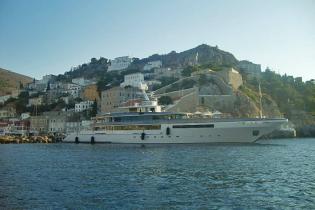 Sailing in Hydra Island