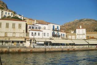 Sailing in Hydra Island